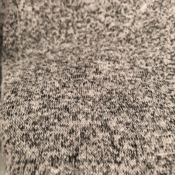 Gray and yellow fitted croptop - Picture 3 of 4